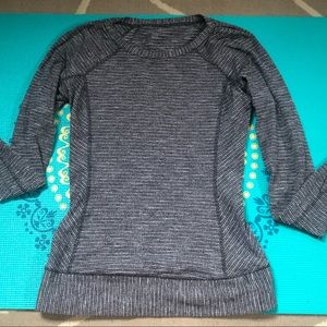 Lululemon sz 4 long sleeve workout shirt